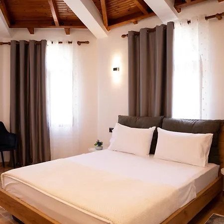 Em Pensión Gjirokastër