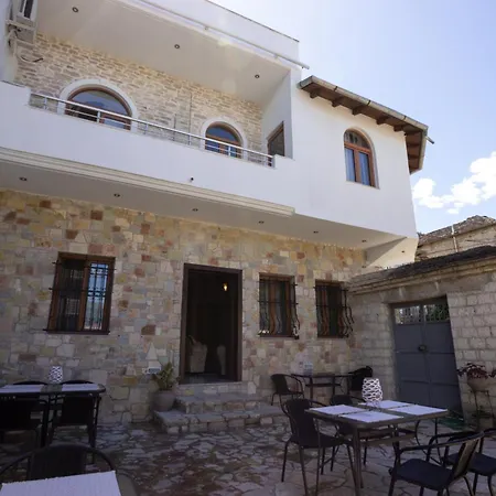 Em Pensión Gjirokastër